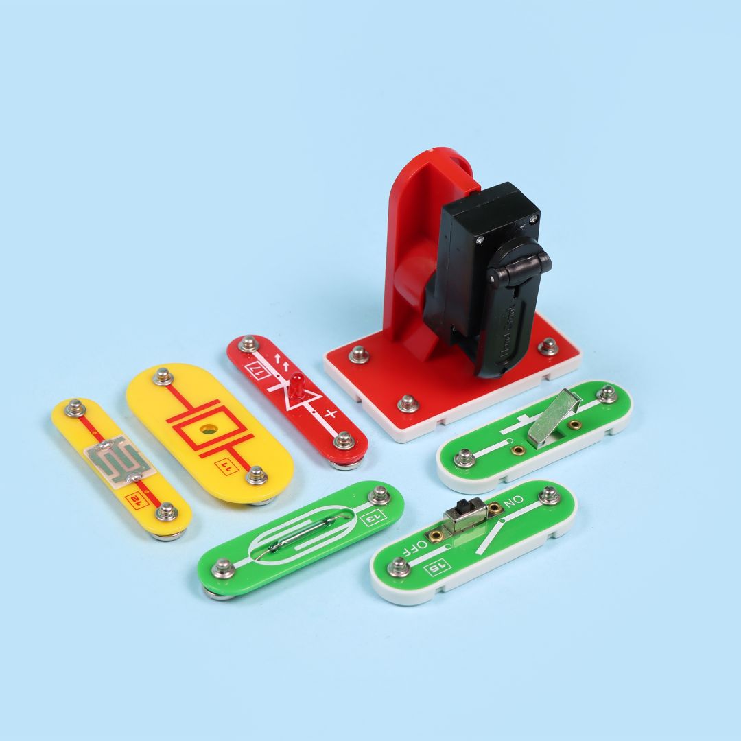 محتوى علبة عالم الإلكترونيات المخترع الصغير لعبة تعليمية لتجميع الدوائر الإلكترونية وتنمية مهارات STEM للأطفال